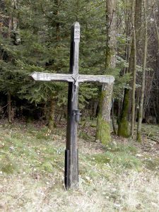 Kreuz aus Holz mit Jesus-Figur